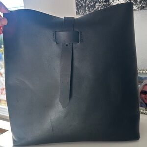 Esby Black Leather Shoulder Bag